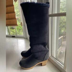 No. 6 15" tall pull on shearling boots. Size 39. Navy